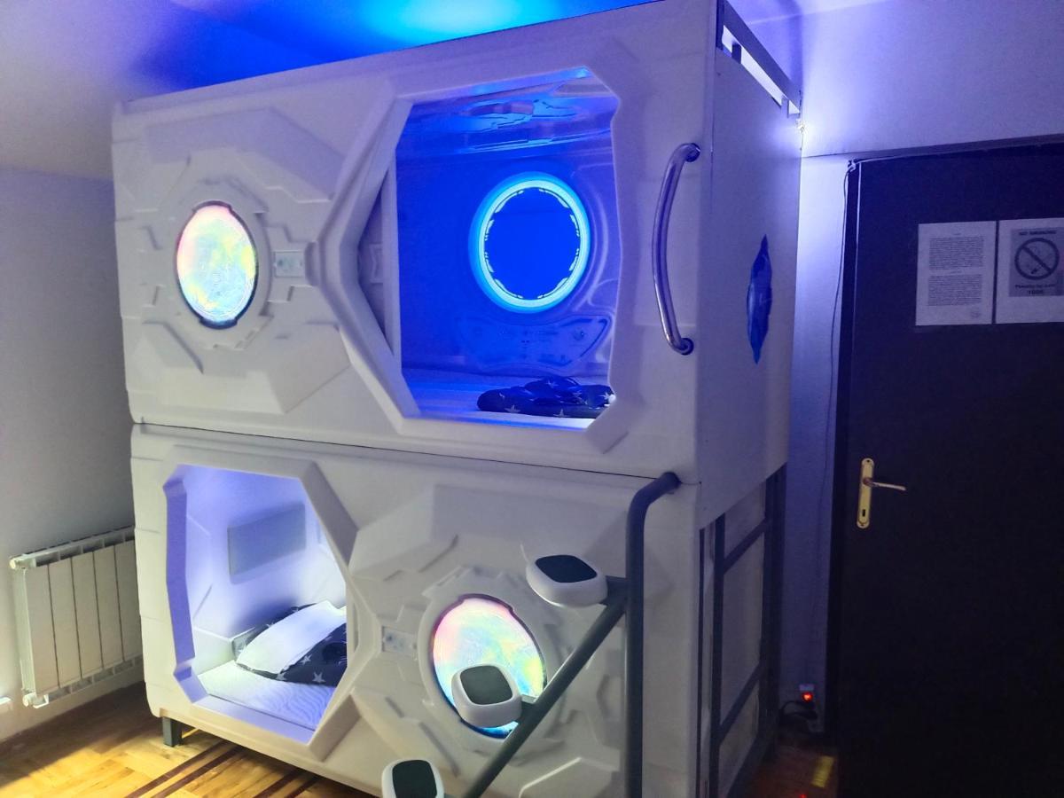Panda Victor Space Capsule Hostel-Neo Nomad Belgrado Exterior foto