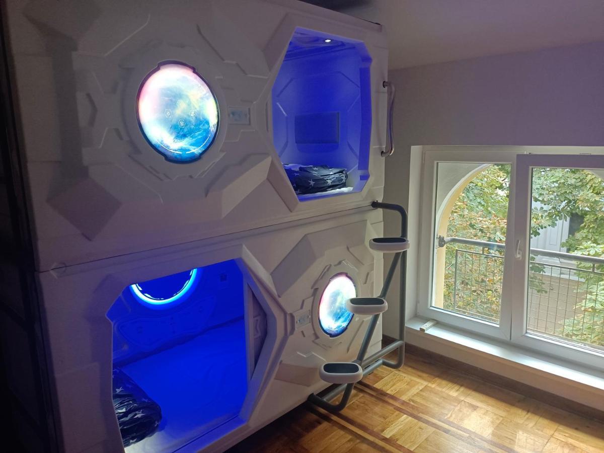 Panda Victor Space Capsule Hostel-Neo Nomad Belgrado Exterior foto